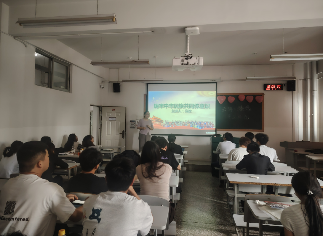 思政课教师深入“一站式”学生社区活动｜宣讲凝聚青年共识 共绘民族团结同心画卷